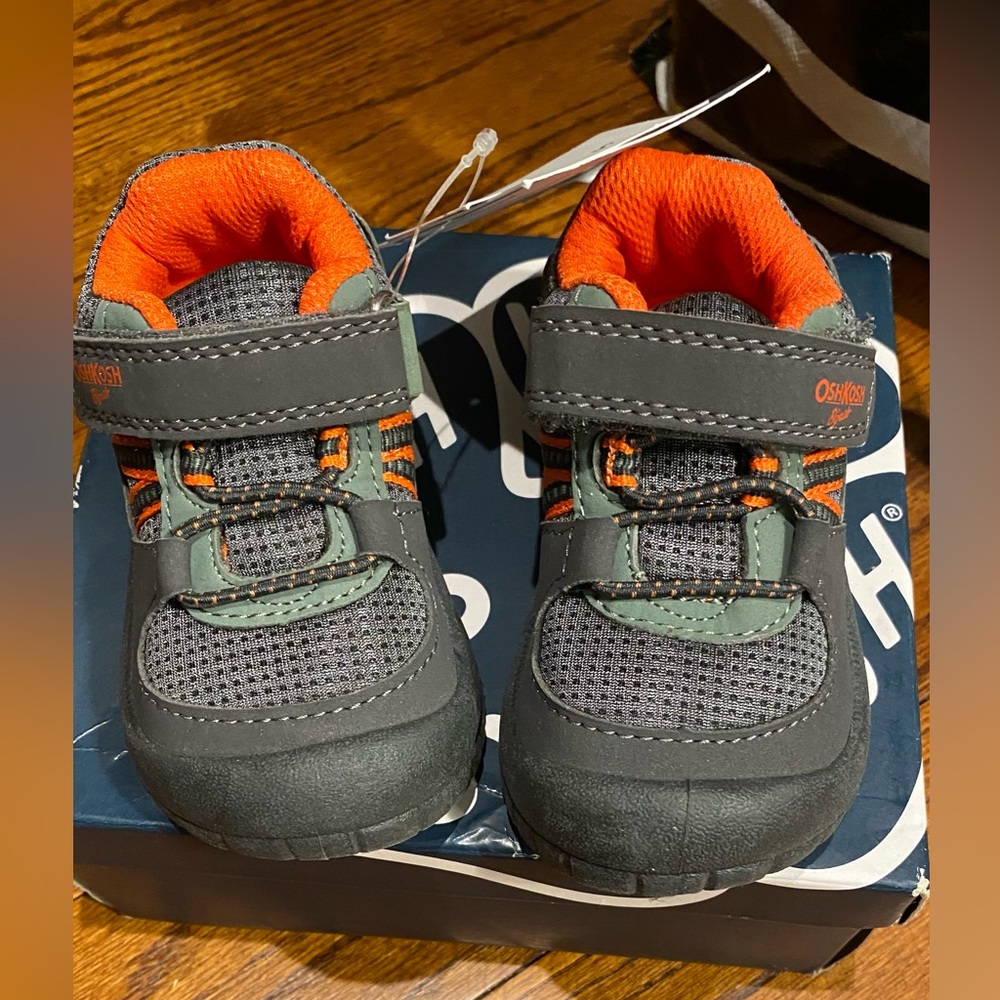 Oshkosh B’gosh Matias sneakers - grey/black /orange - toddler sz 5 - NIB